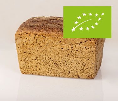 Bio-Roggenvollkornbrot – Sozusagen Gesundheit Pur. Aus kontrolliertem biologischem Anbau kommt das Roggen­vollkorn­mehl für unser Brot. Es ist das ganze Korn enthalten, aber ausreichend fein vermahlen, so dass keine groben Mehlbestandteile sichtbar sind. Das Brot enthält ausschließlich Roggen­mehl und keine Backhefe.