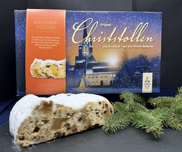 Angeschnittener Butter-Rosinenstollen mit feinen Marzipanstücken 