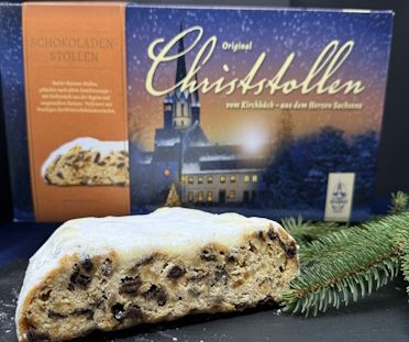 Angeschnittener Butter-Rosinen-Stollen mit zarten SchokoStücken