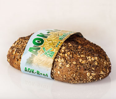AOK-Brot – In diesem Brot sind Roggen­schrot, Sonnenblumen­kerne, Leinsamen und Sesam enthalten, welche wichtig für unsere gesunde Ernährung sind. Im AOK-Brot ist nur die halbe Menge Salz enthalten, es ist also eine gute Grundlage für die verschiedensten Diäten.