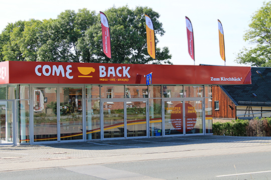 Moderner Glaspavillon „Come Back“ in Röhrsdorf